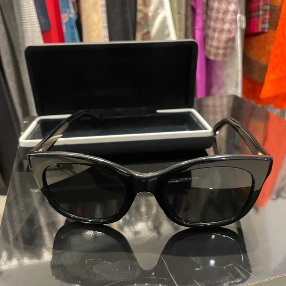 Authentic GIVENCHY Black Acetate Cat Eye Sunglasses GV 7077/S 🕶️✨ - Picture 1 of 4